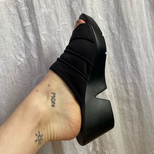 Sold✨ Vintage black platform sandals